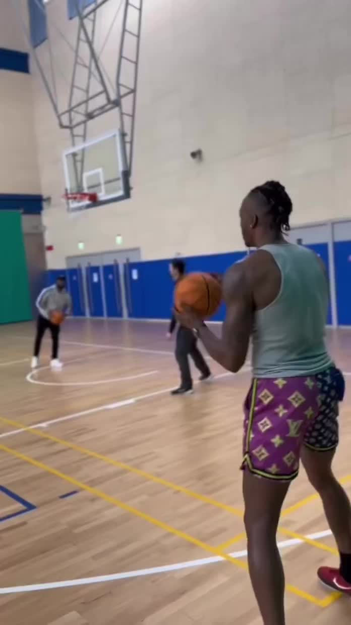 明天要復(fù)出！霍華德ins曬訓(xùn)練視頻：超人就要回歸賽場?。ɑ羧A德的ins賬號）